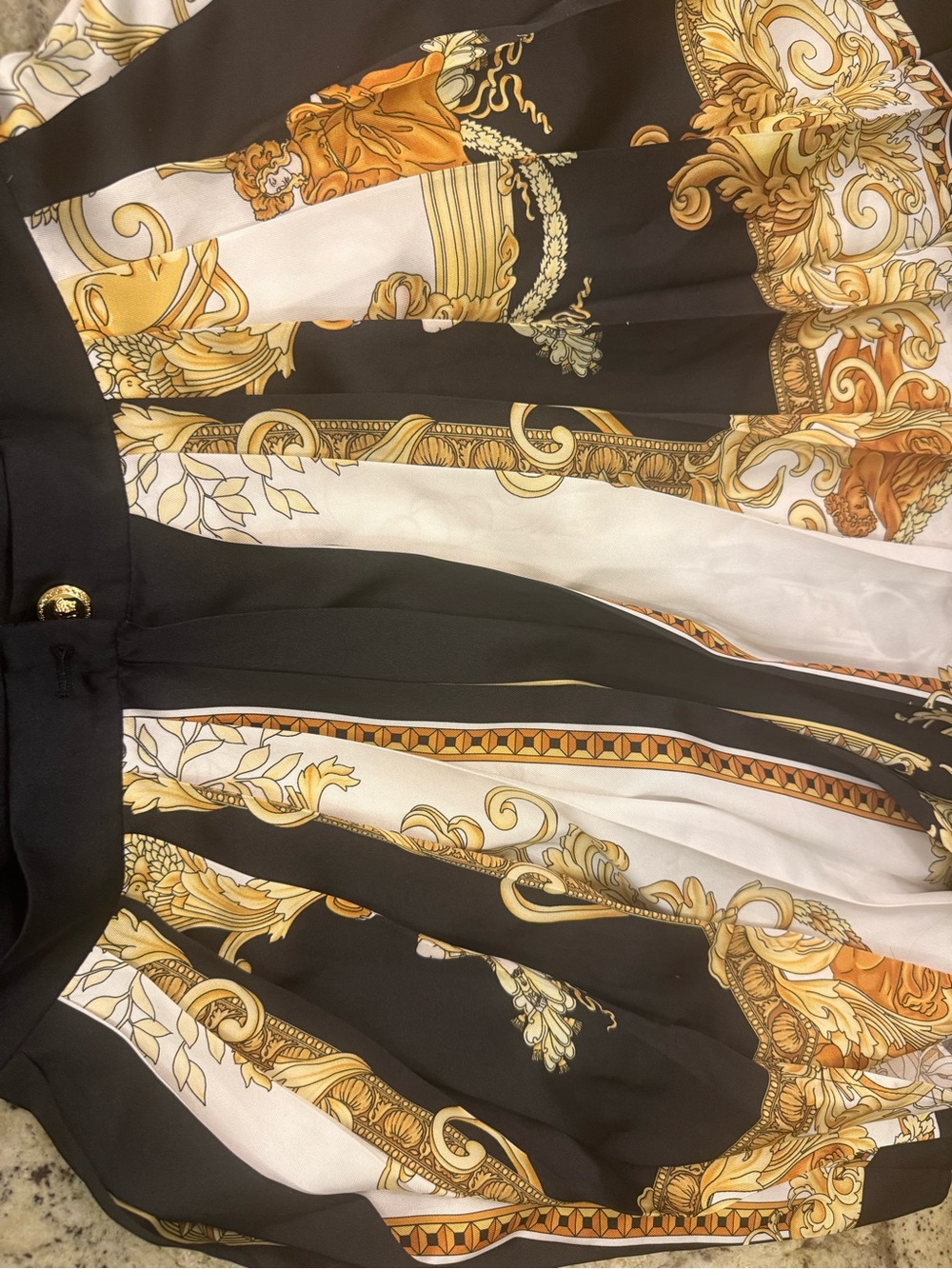 Versace - Picture 2 of 4